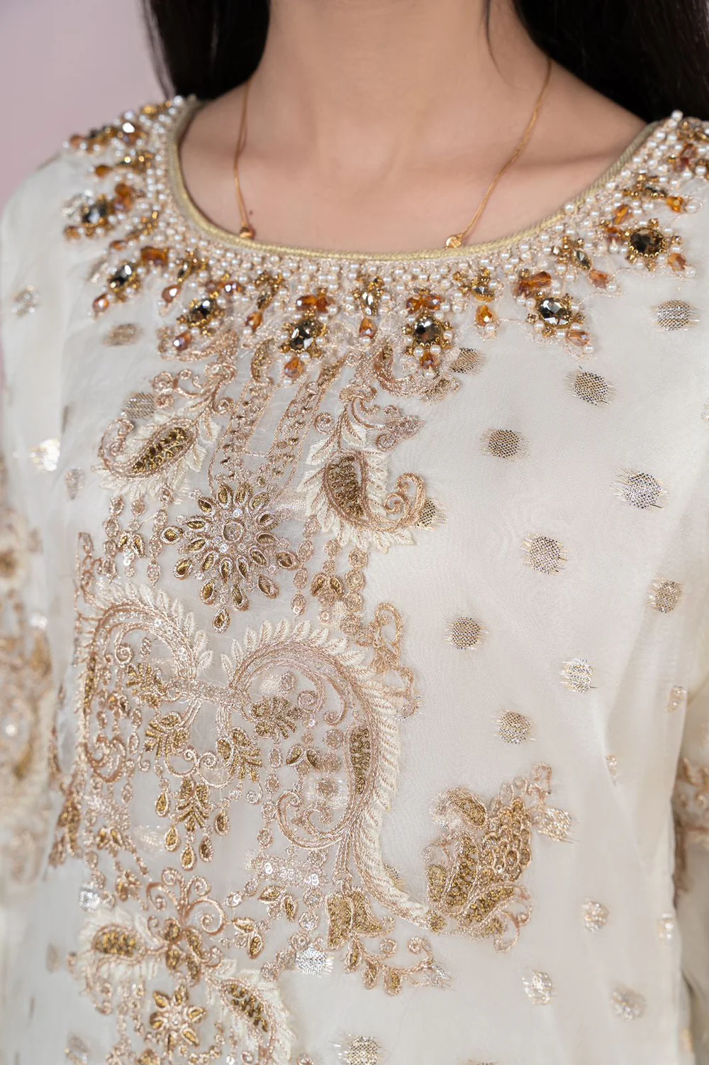 White Crown by Sara Jahan - Image 4