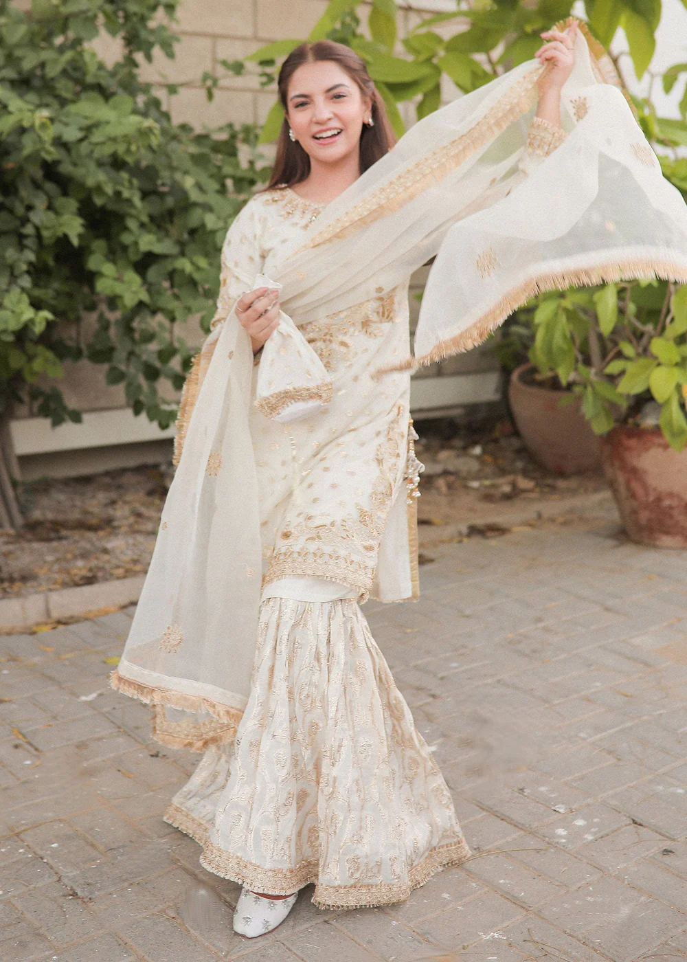 White Crown by Sara Jahan